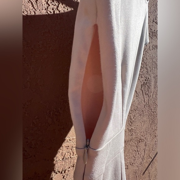 NWT Quince Ultra-Stretch Ponte Cap Sleeve Dress Ecru XS - Picture 3 of 5